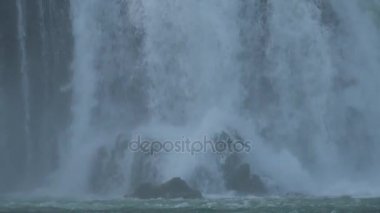 Vietnam ve Çin tahtası boyunca Banyue veya Ban Gioc şelalesi.