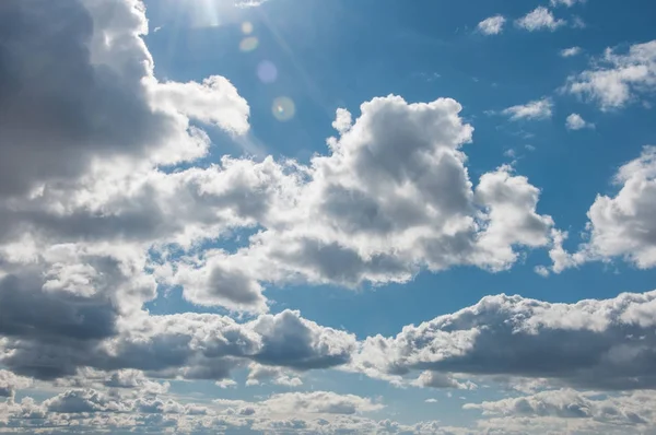 Pequeña Nube Cielo Azul — Foto de Stock