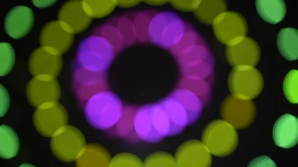 从一个摩天轮的夜晚抽象旋转和移动模糊的五彩灯 — 图库视频影像