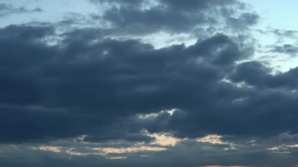 Nuvens Escuras Voando Céu Céu Vespertino Antes Chuva — Vídeo de Stock