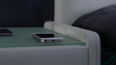 Elini Smartphone sabah alarmı devre dışı bırakır