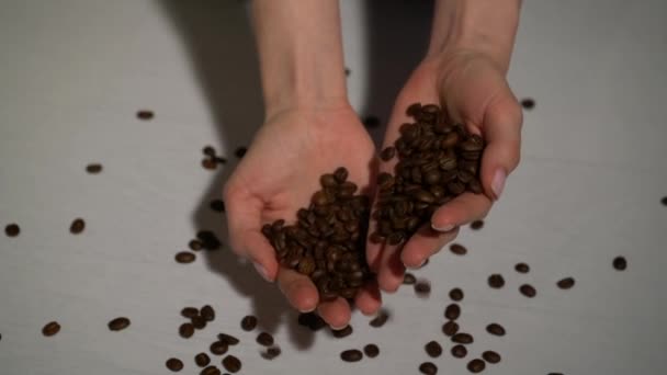 Kávészemek Kéztől Kézig — Stock videók