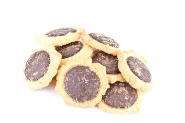 Beyaz arkaplanda taze kurabiyeler