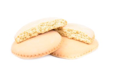 beyaz zemin üzerine pasta