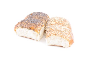 Beyaz arka plan üzerinde taze hamur işleri