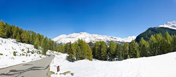 Альпийская дорога — стоковое фото