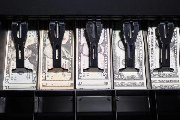 Dólares en el cajón de efectivo — Foto de Stock