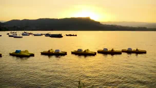 Puesta de sol en el lago — Vídeos de Stock