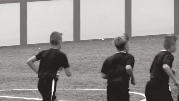 Piłka nożna juniorów szkolenia czarno-białe — Wideo stockowe