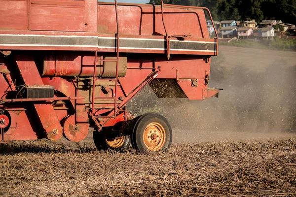 Soya kadar malzeme çekme Birleştirme hasat.