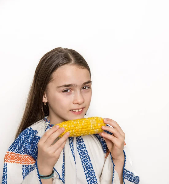 Girl Eating Corn — Stock Photo, Image