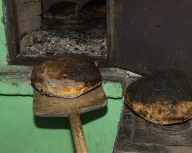 Vintage ekmek yapımında tuğla fırın