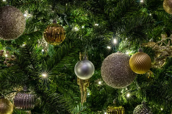 Işıklı Noel Ağacının Detayları 
