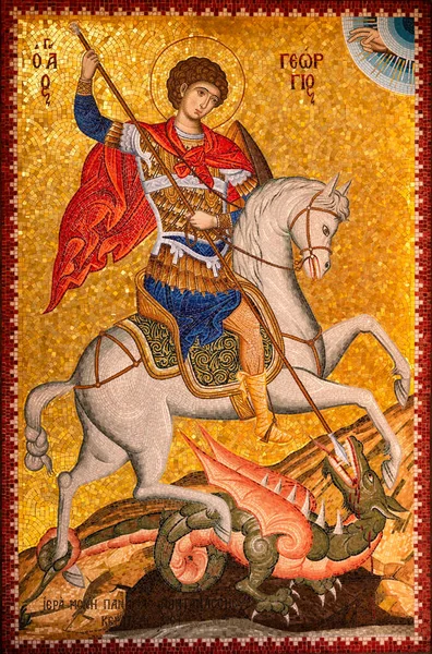St. George at sırtında bir mızrakla Floransa, Arizona 'daki Saint Anthony Rum Ortodoks Manastırı' ndaki mozaikte yapıldı..