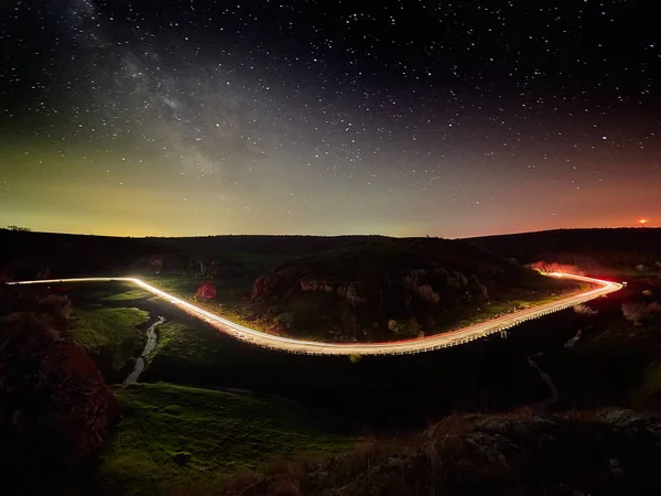 Céu noturno com forma leitosa e estrelas — Fotografia de Stock