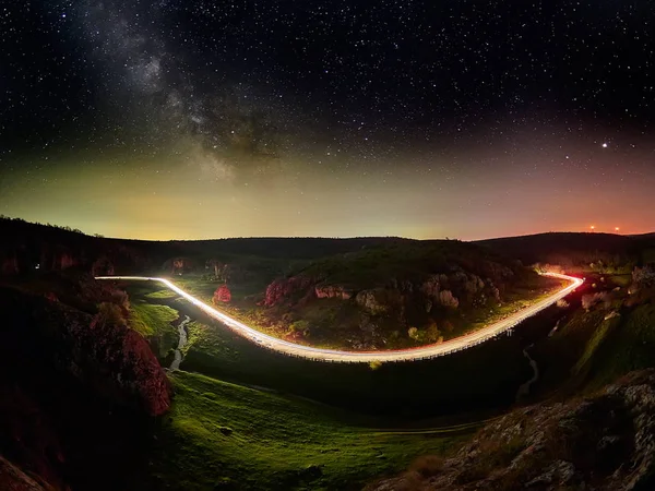 Cielo nocturno con Vía Láctea y estrellas — Foto de Stock