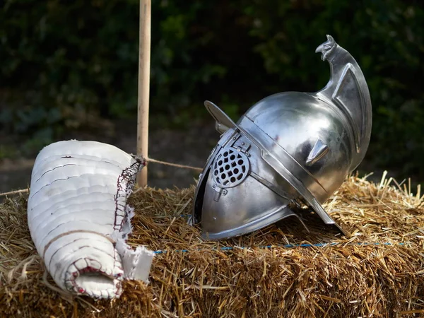 Средневековый металлический шлем — стоковое фото