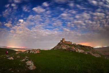 Enisala Kalesi gece tarafından
