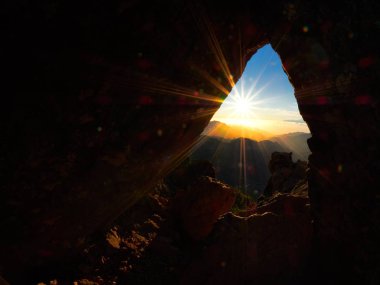 Roque Nublo tepe günbatımı panoramik manzaraya 