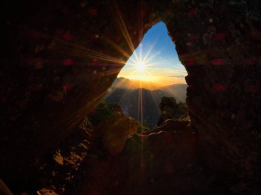 Roque Nublo tepe günbatımı panoramik manzaraya 