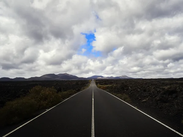 Empty endless highway — Stock Photo, Image
