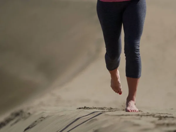 Bare feet of young woman — Stock Photo, Image