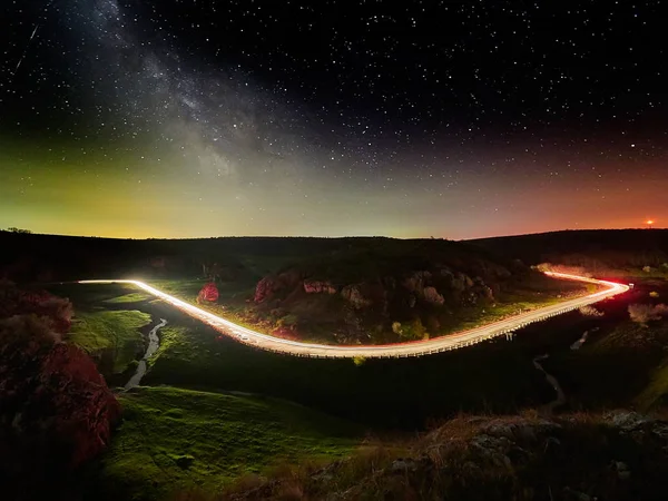 Céu noturno com forma leitosa e estrelas — Fotografia de Stock