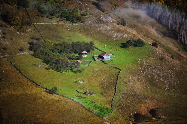 Berglandschap Met Herfst Ochtend Mist Bij Zonsopgang Roemenië — Stockfoto