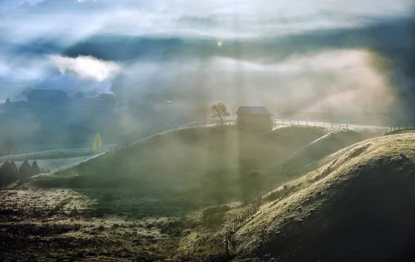 Paisagem Montanha Verão Com Primeiros Raios Sol — Fotografia de Stock