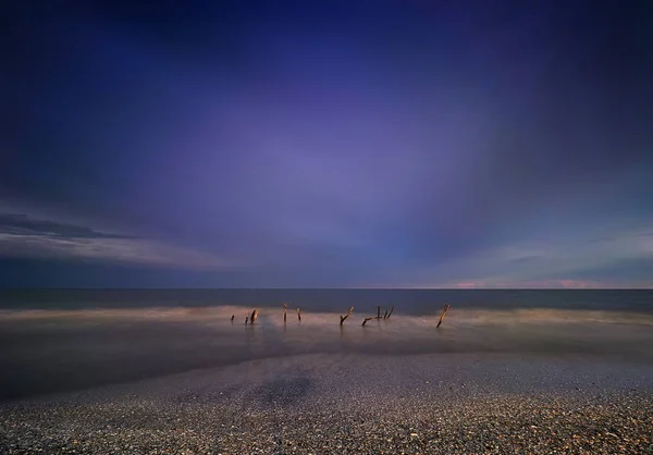 Impresionante exposición larga desenfoque amanecer landsdcape de idílico —  Fotos de Stock