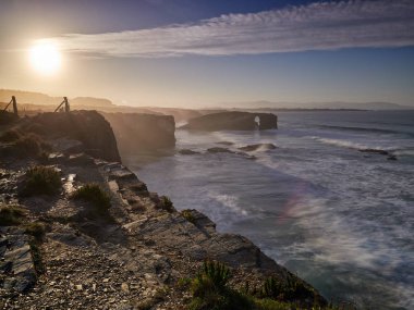 Güzel gün batımı ve taş kemerler