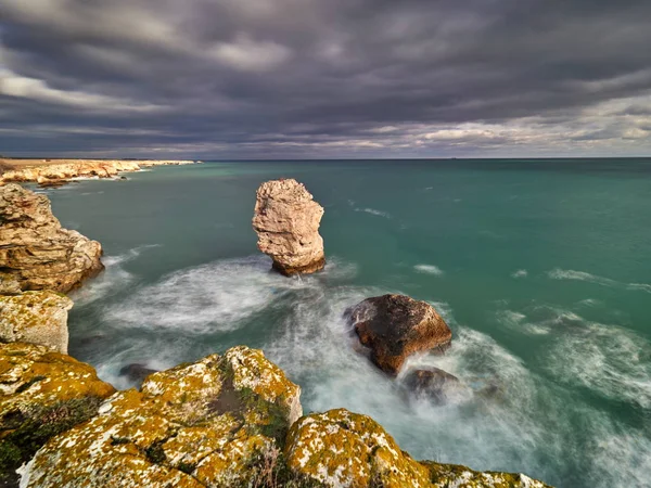 Pohled z Černého moře od pobřeží — Stock fotografie