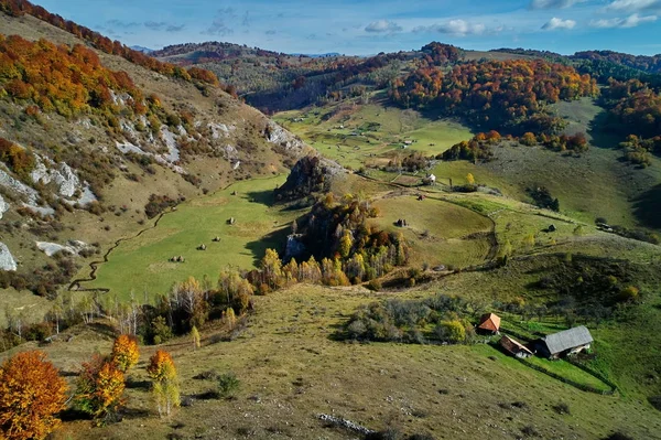 Berglandschaft im Herbstmorgen — Stockfoto