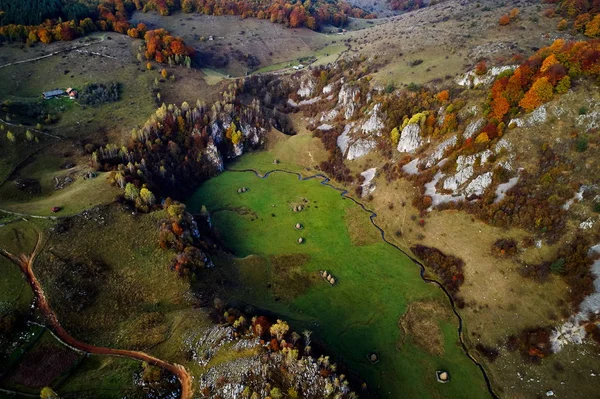 Berglandschaft im Herbstmorgen — Stockfoto