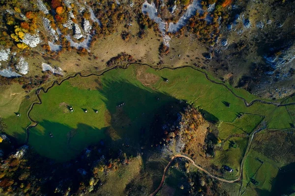 秋の朝に山の風景 — ストック写真