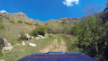 Gün doğumunda dağ manzarası