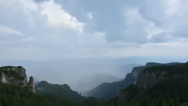 Schöne Winterlandschaft in den Bergen — Stockvideo