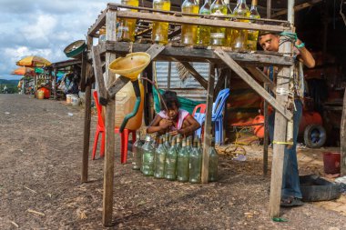 Sihanoukville, Camboida sokak benzin istasyonu