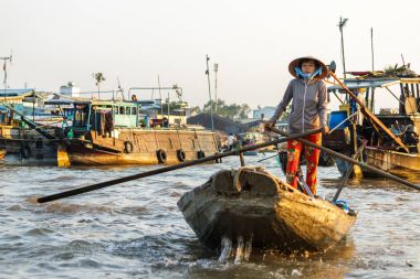 Yüzen pazar olabilir t Cai Rang aracılığıyla bir tüccar su bendi kapağı