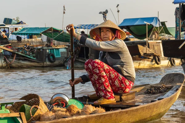 Cai yüzen Pazar c Rang aracılığıyla bir Hindistan cevizi tüccar su bendi kapağı