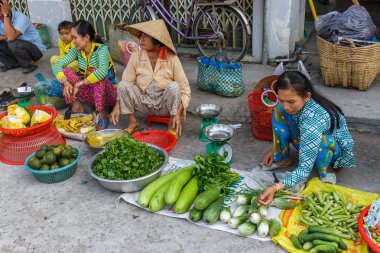 Gıda satıcıları Mekong Delta Market Nga Bay, Vietnam
