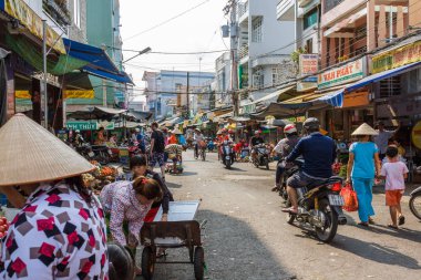 Yoğun bir Mekong Delta Pazar Nga Bay, Vietnam