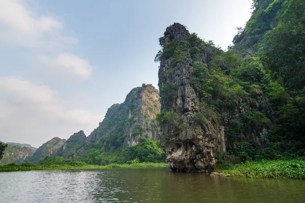 A nem kormányzati szervezetek Dong folyó Trang az Unesco világ Alpenroseban hegyek — Stock Fotó