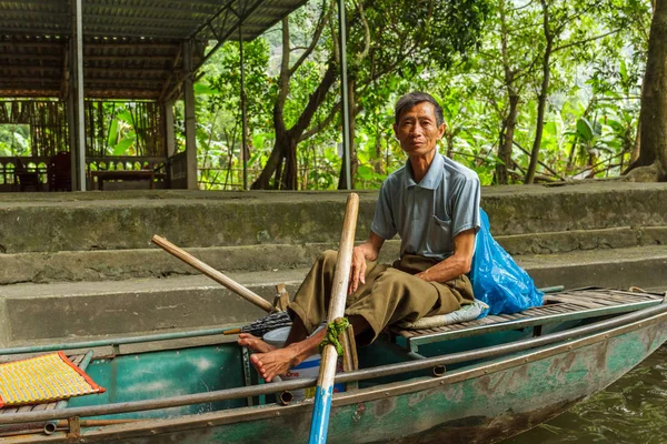 A boat guide at Trang An UNESCO World Heritage site in Ninh Binh Stock Image