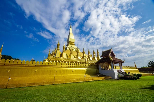 Golden pagoda at Pha That Luang, a Buddhist temple in Vientiane, Stock Picture