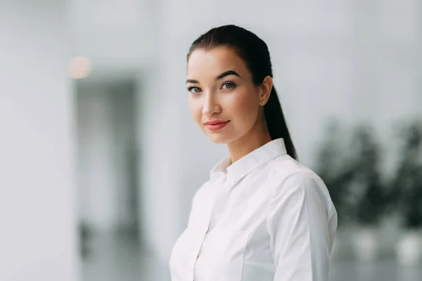 Portrait of business girl — Stock Photo, Image
