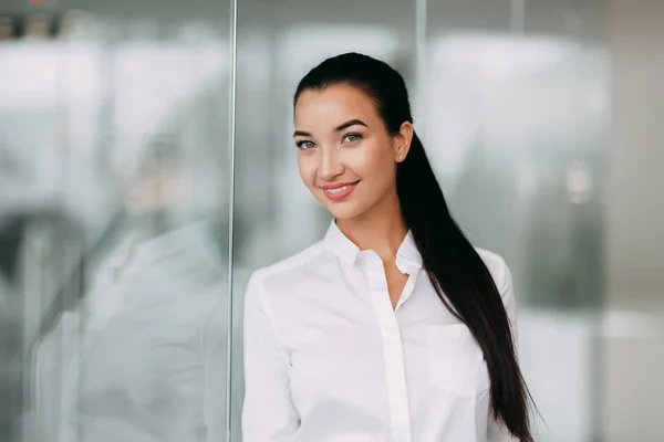 Portrait of business girl — Stock Photo, Image