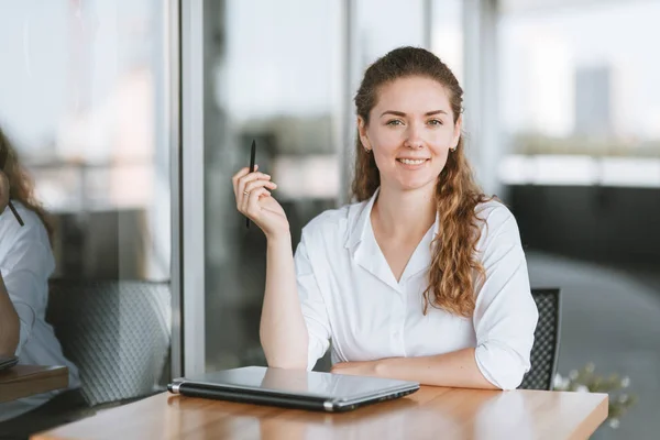 Retrato de chica de negocios — Foto de Stock