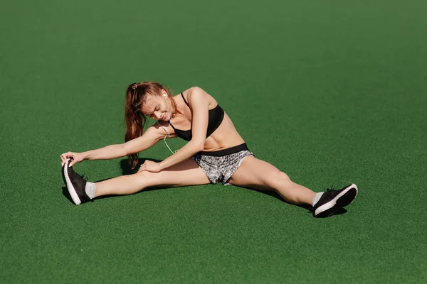 Sportig sexig tjej — Stockfoto