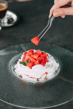 tatlı Pavlova hazırlanması